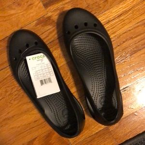 NWT crocs kadee flats size 7 black